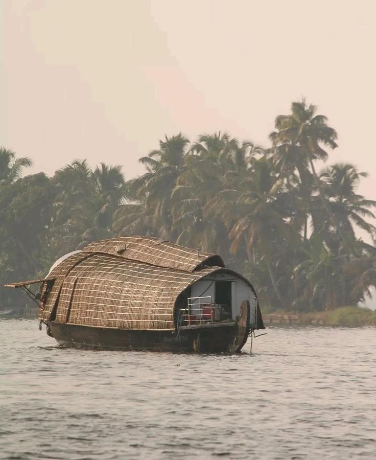 Rajatheeram Beach Homestay & Backwater Cruise Alleppey Alappuzha Exterior foto