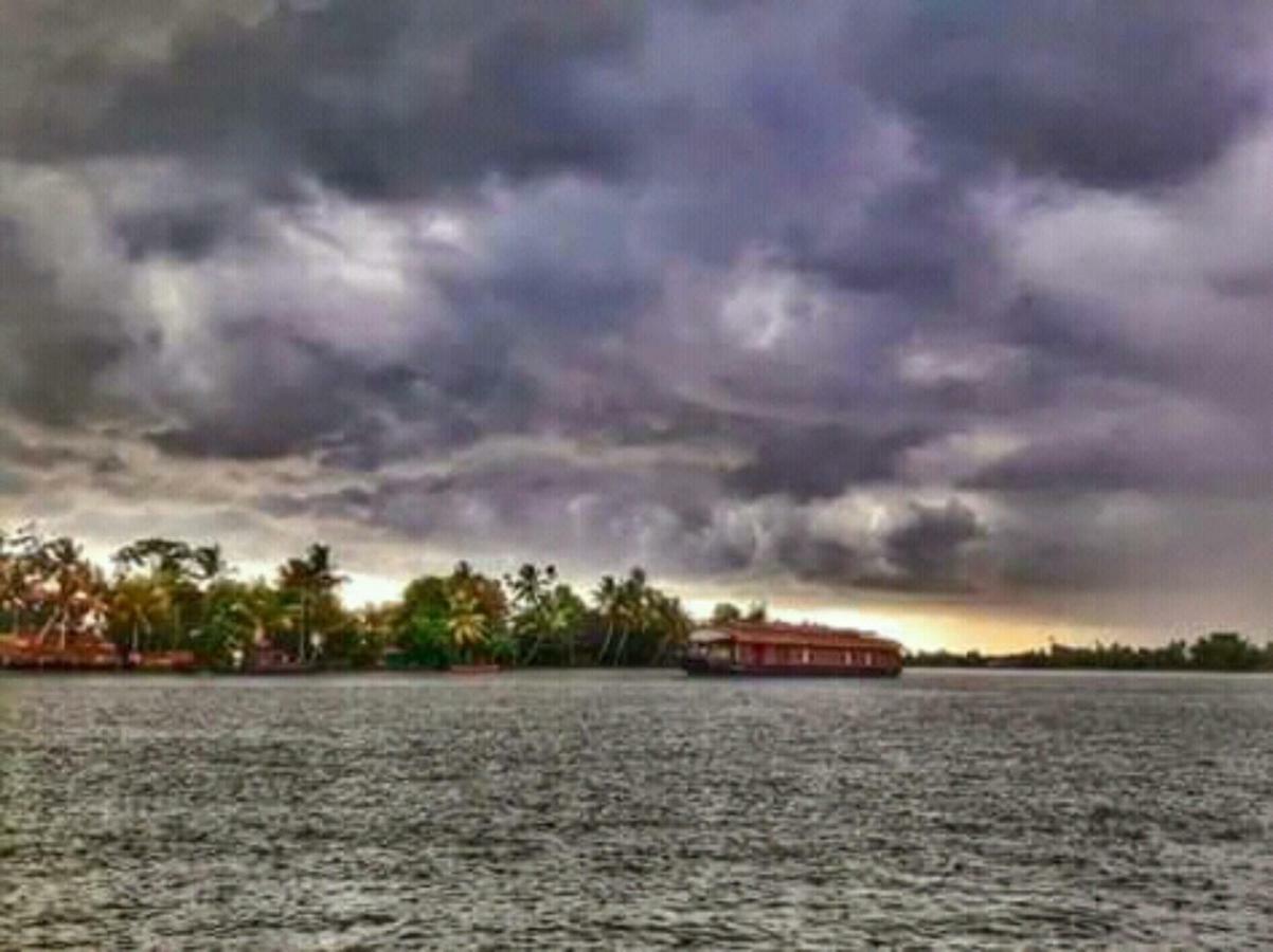 Rajatheeram Beach Homestay & Backwater Cruise Alleppey Alappuzha Exterior foto